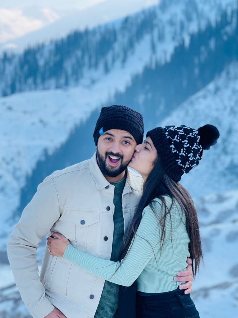 5 Nights 6 Days Kashmir Honeymoon Package with romantic Shikara ride on Dal Lake